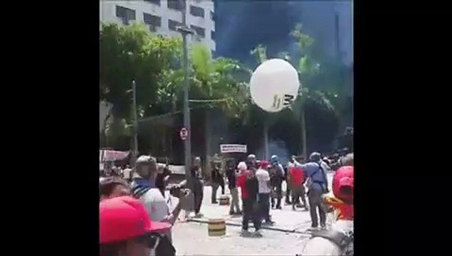 Polícia lança gás lacrimogéneo contra funcionários públicos no Rio