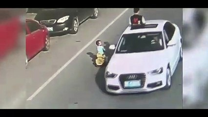 Salvou criança que conduzia carro de brincar em autoestrada verdadeira