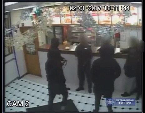 Adolescente agredido e esfaqueado por grupo de cara tapada