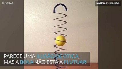 Bola flutua no ar... ou ilusão de ótica