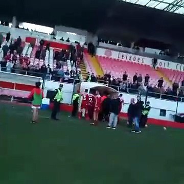 Leixões passa aos ‘quartos’ da Taça e treinador desfaz-se em lágrimas