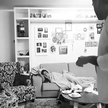 Rita Pereira adormece no sofá e namorado aproveita para 'dançar'