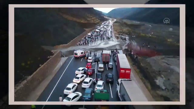 Erzincan-Sivas karayolunda heyelan meydana geldi