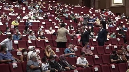 Şahinbey'de başarılı öğrencilere tablet hediyesi