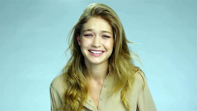 Kendall Jenner e Gigi Hadid 'cantam' sucesso de Justin Bieber