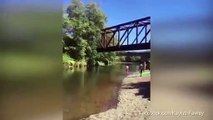 Vídeo mostra mãe a festejar quando o filho é atirado de uma ponte