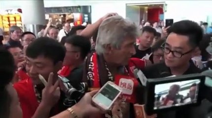 Pellegrini recebido em euforia na chegada à China