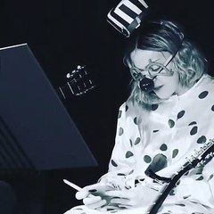 Madonna deixa pistas sobre novo projeto "Real Talk"