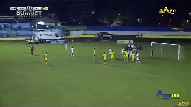 Guarda-redes de 18 anos estreia-se pela seleção e logo com um golo