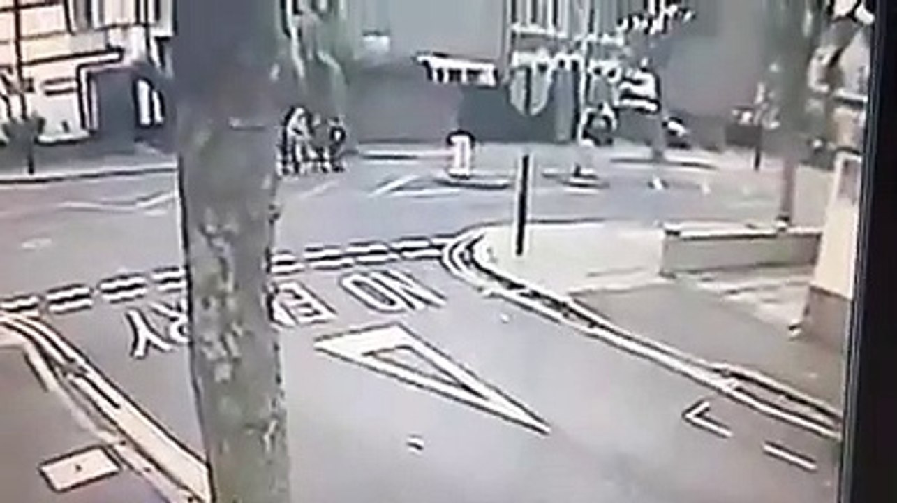Condutor atropela avó e netos e foge