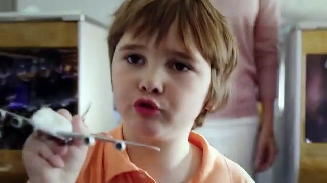 Em novo anúncio da Emirates, Jennifer Aniston mostra o interior do maior avião do mundo