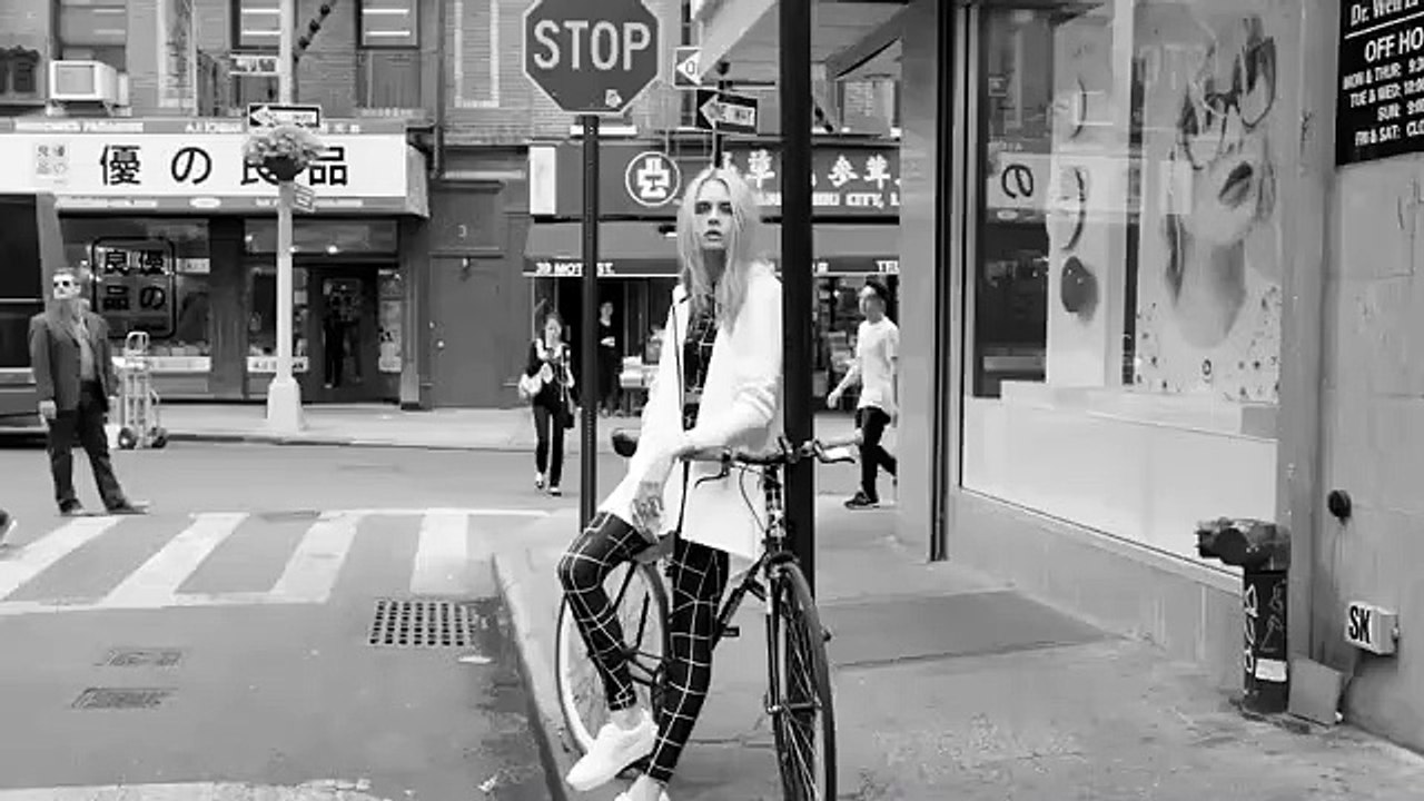 Cara Delevingne em video promocional para PUMA