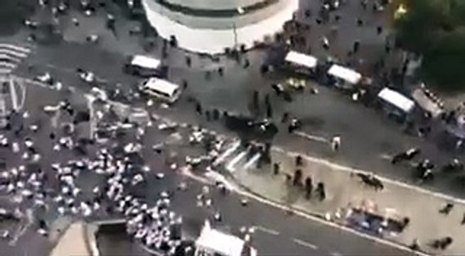 Adeptos do Légia Varsóvia em confrontos com a polícia