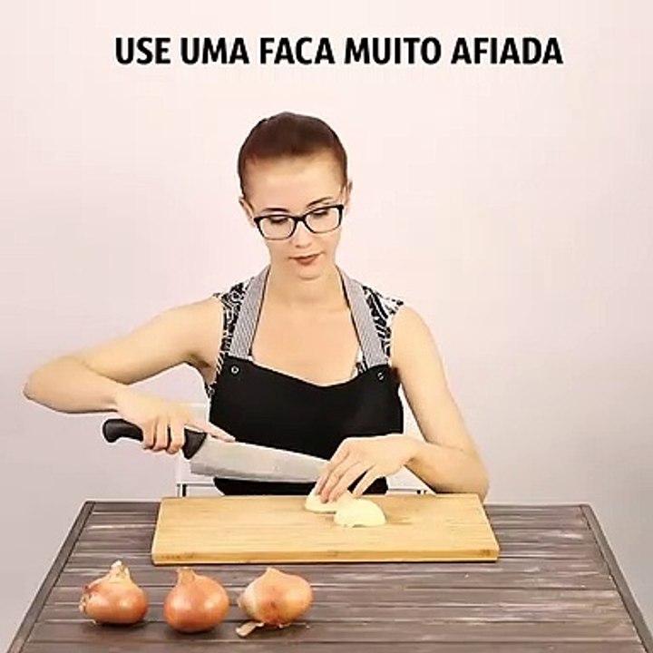 Costuma chorar ao descascar cebolas? Temos a solução para si