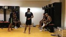 Quando se junta Neymar, Dani Alves e Marcelo no balneário dá nisto...