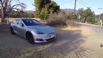 Download Video: Modo Autopilot da Tesla levado ao limite. Como se porta nas curvas?