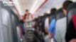 Homem deportado aterroriza passageiros durante voo de duas horas