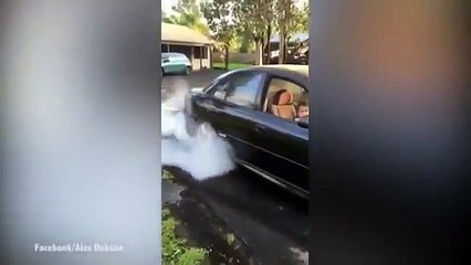 Menino de cinco anos queima pneus de carro; veja!