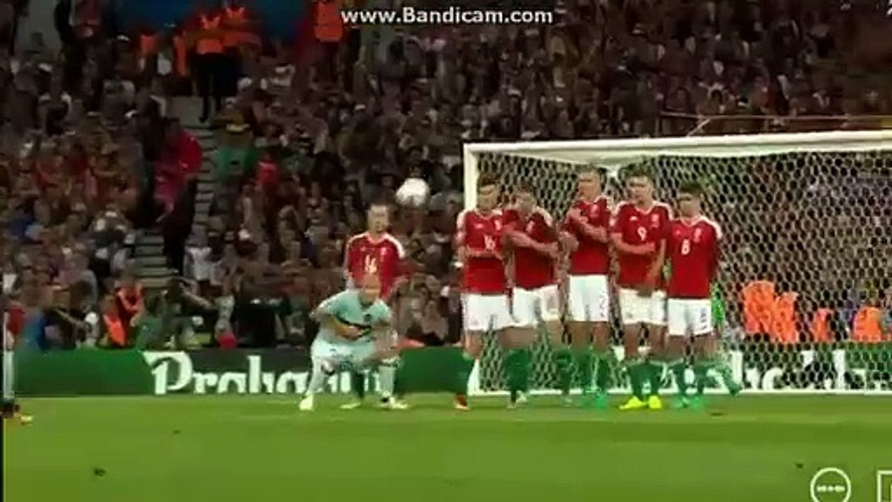 Gábor Király fez a Melhor Defesa da Época para a UEFA