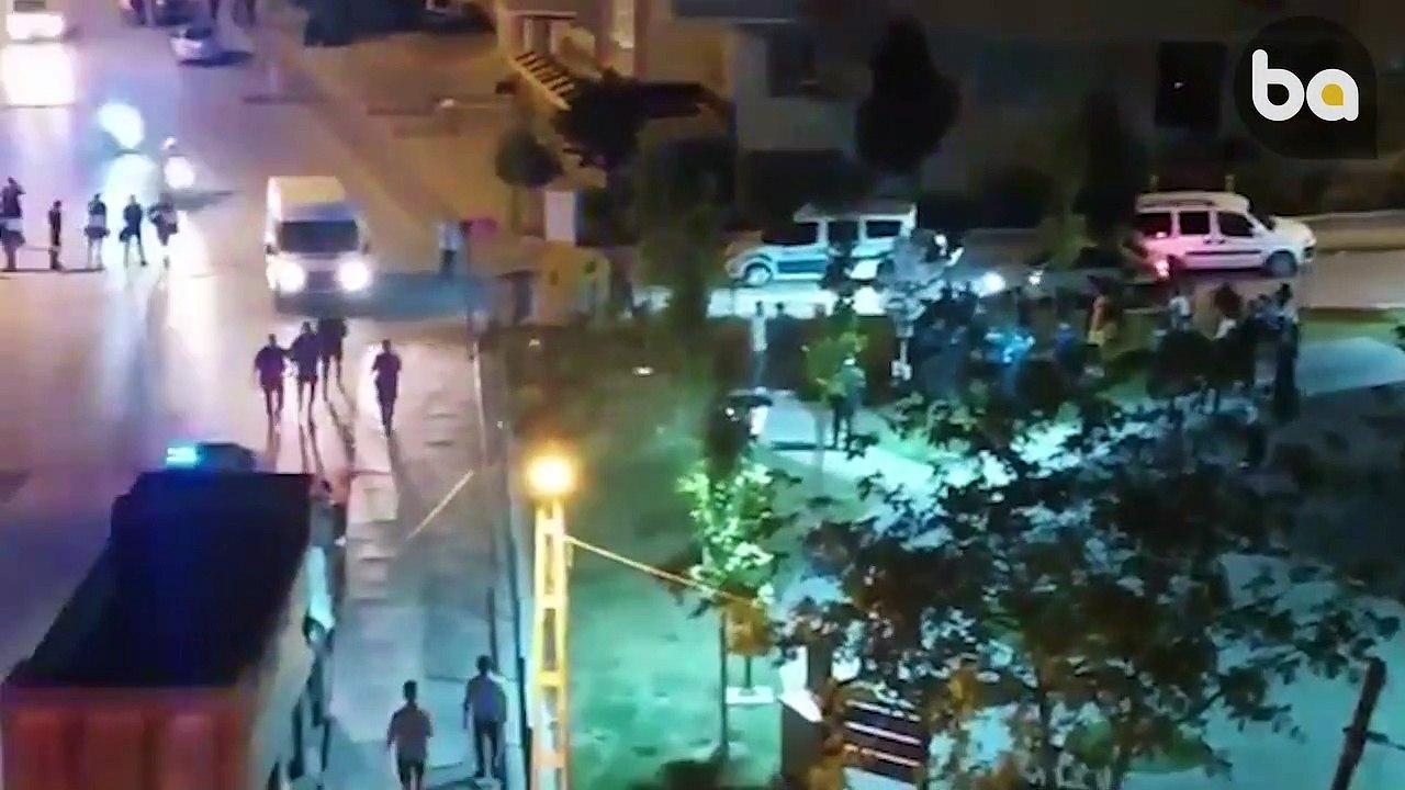 Suriyeli Grubun 2 Türk'ü Bıçakladığı İddiası Mahalleyi Sokağa Döktü