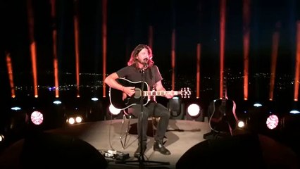 Taylor Swift 'safou' Dave Grohl em situação complicada