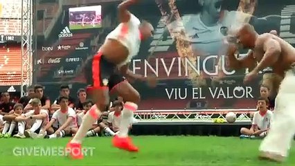 Nani dança capoeira