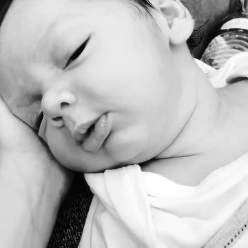 Filho de Carolina Deslandes ‘aprova’ canção da mãe da forma mais fofa possível