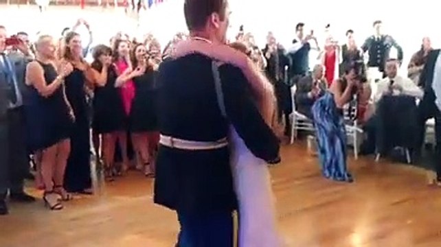 Taylor Swift surpreende noivos em dia de casamento