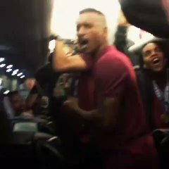 Jogadores portugueses celebram no autocarro