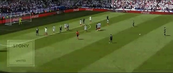 Bale volta a fazer gosto ao pé com uma 'mãozinha' de Hart