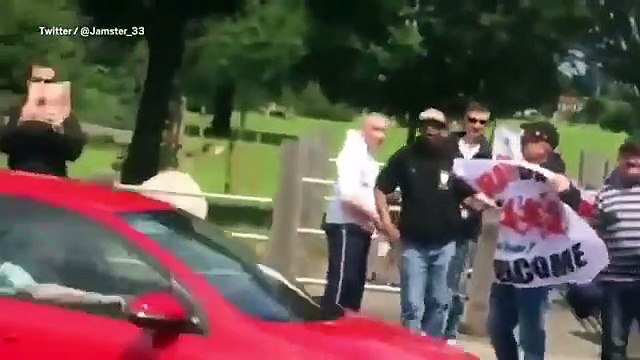 Onde de protestos contra emigrantes após Brexit