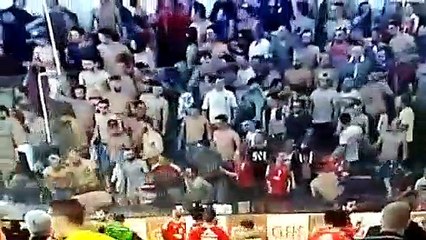 Jogador do Benfica intromete-se em confusão para salvar criança