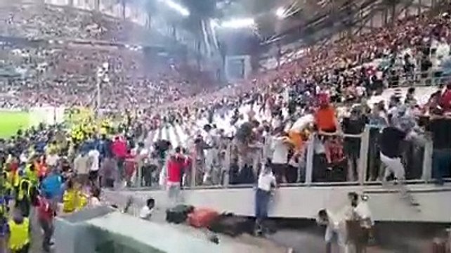 Novo vídeo dos confrontos entre adeptos da Inglaterra e da Rússia