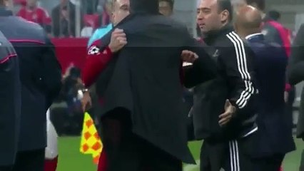 Frank Ribéry segura Diego Simeone