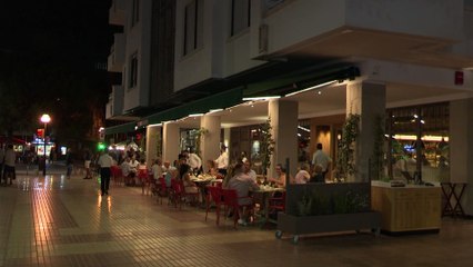 Los Reyes Felipe y Letizia disfrutan de una relajada cena junto a sus hijas