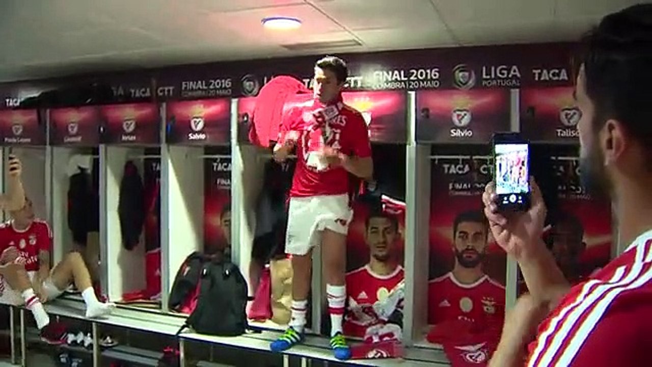 Gaitán despede do Benfica em lágrimas