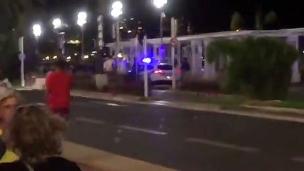 Ataque de camião provoca vários mortos em Nice