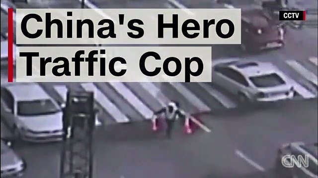 Cratera na estrada não fez vítimas graças a ação rápida de polícia