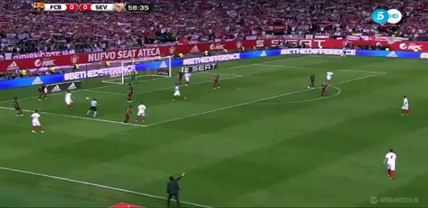 Luis Suárez chora após sofrer lesão