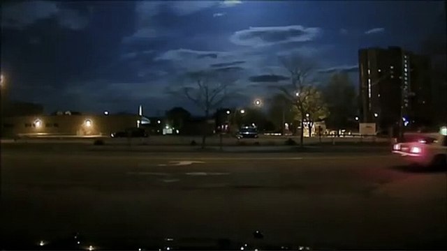 Meteoro gigante filmado por polícia que apenas tentava apanhar carros em excesso de velocidade