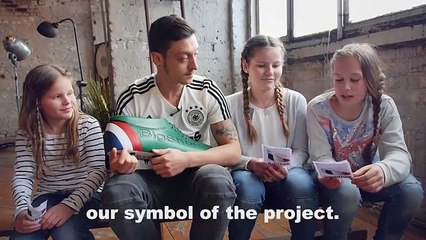 Ozil apoia crianças africanas