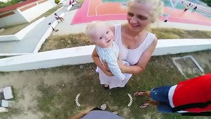 Bebé tem o seu primeiro jogo de futebol