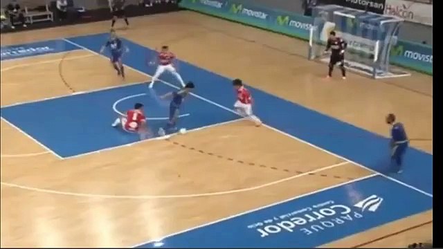 Ricardinho volta a fazer das suas... mas o guarda-redes disse 'não'