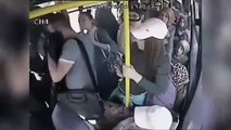 Este homem decidiu fazer a coisa errada no autocarro errado