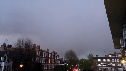 Avião da British Airways atingido por relâmpago