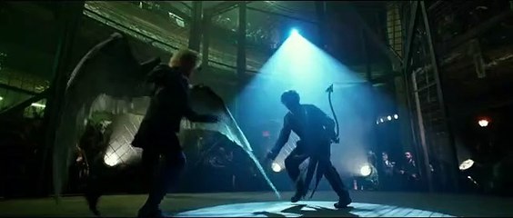 Jennifer Lawrence exibe decote 'matador' em novo filme