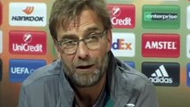 Klopp perde o jogo mas não a boa disposição e até baralha tradutor
