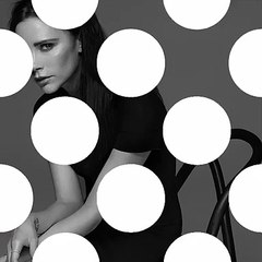 Victoria Beckham lança linha de maquilhagem com marca de luxo
