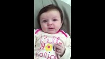Bebé de apenas 10 semanas diz palavra e deixa mãe eufórica