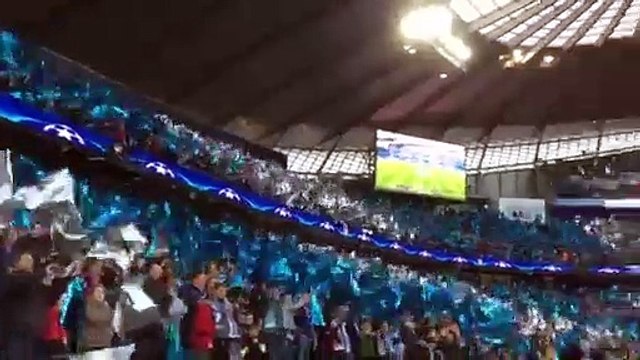 Adeptos do Manchester City geram ambiente fantástico